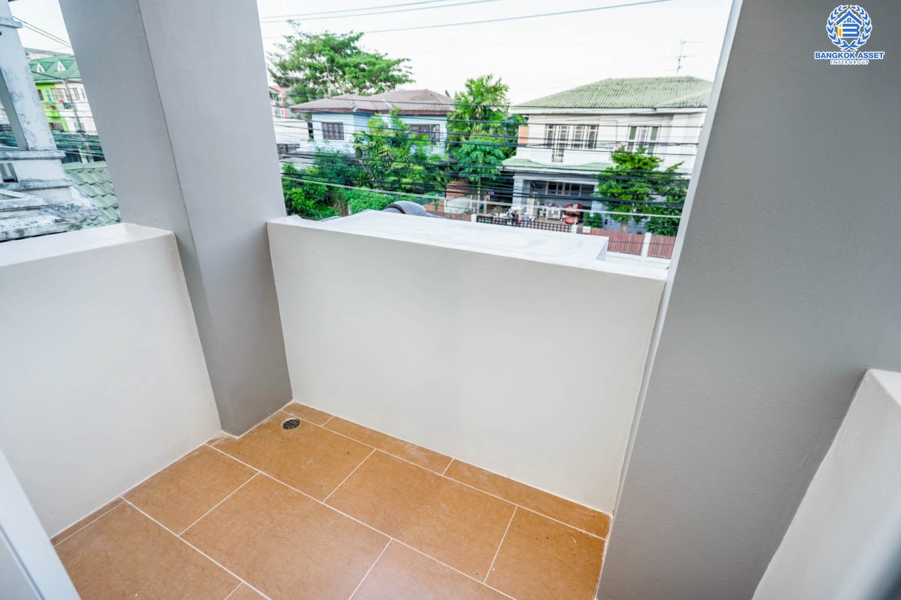 บ้านมือสองตกแต่งใหม่ ม.เศรณีวิลล่า บางใหญ่-กาญจนาภิเษก (บ้านกล้วย-ไทรน้อย) พร้อมทุกการเข้าอยู่ เนื้อที่ 50 ตร.ว. ฟังก์ชันพร้อม 3 ห้องนอน 3 ห้องน้ำ จอดรถได้ 2 คัน บนทำเลคุณภาพ! เชื่อมต่อ ถ.กาญจนาภิเษก ใกล้เซ็นทรัลเวสต์เกต และ รถไฟฟ้า "สถานีคลองบางไผ่"